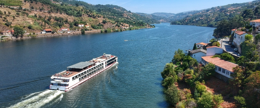 Douro river cruise sailing towards the Douro Valley