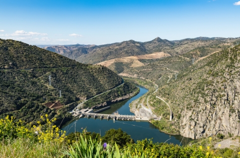 as-imponentes-barragens-que-cruzam-o-rio-douro